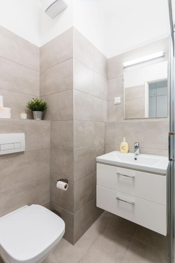 New Blue Danube Apartment With Balcony And Parking Budapest Ngoại thất bức ảnh